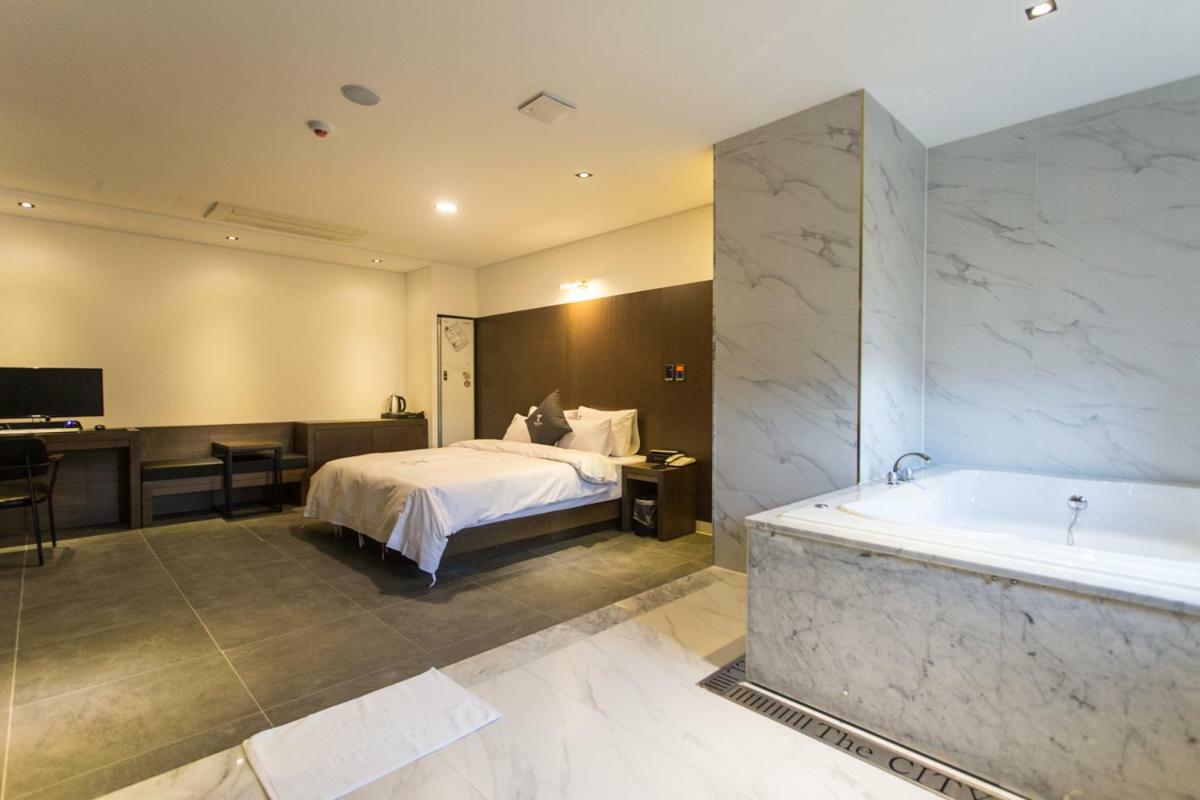 The City Hotel Jeonju Ngoại thất bức ảnh